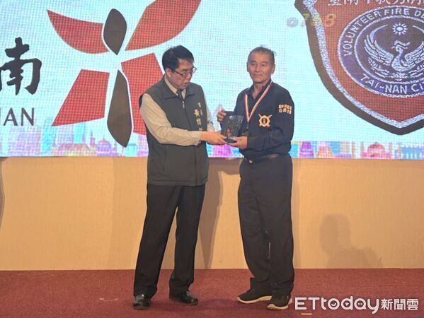 ▲台南市義勇消防總隊舉辦幹部暨顧問聯誼餐會，各級義消幹部、顧問及消防夥伴齊聚交流。（記者林東良翻攝，下同）