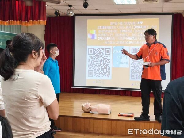 ▲玉井消防分隊前進玉井國小，向教職員宣導CPR、AED及「急救先鋒」APP。（記者林東良翻攝，下同）