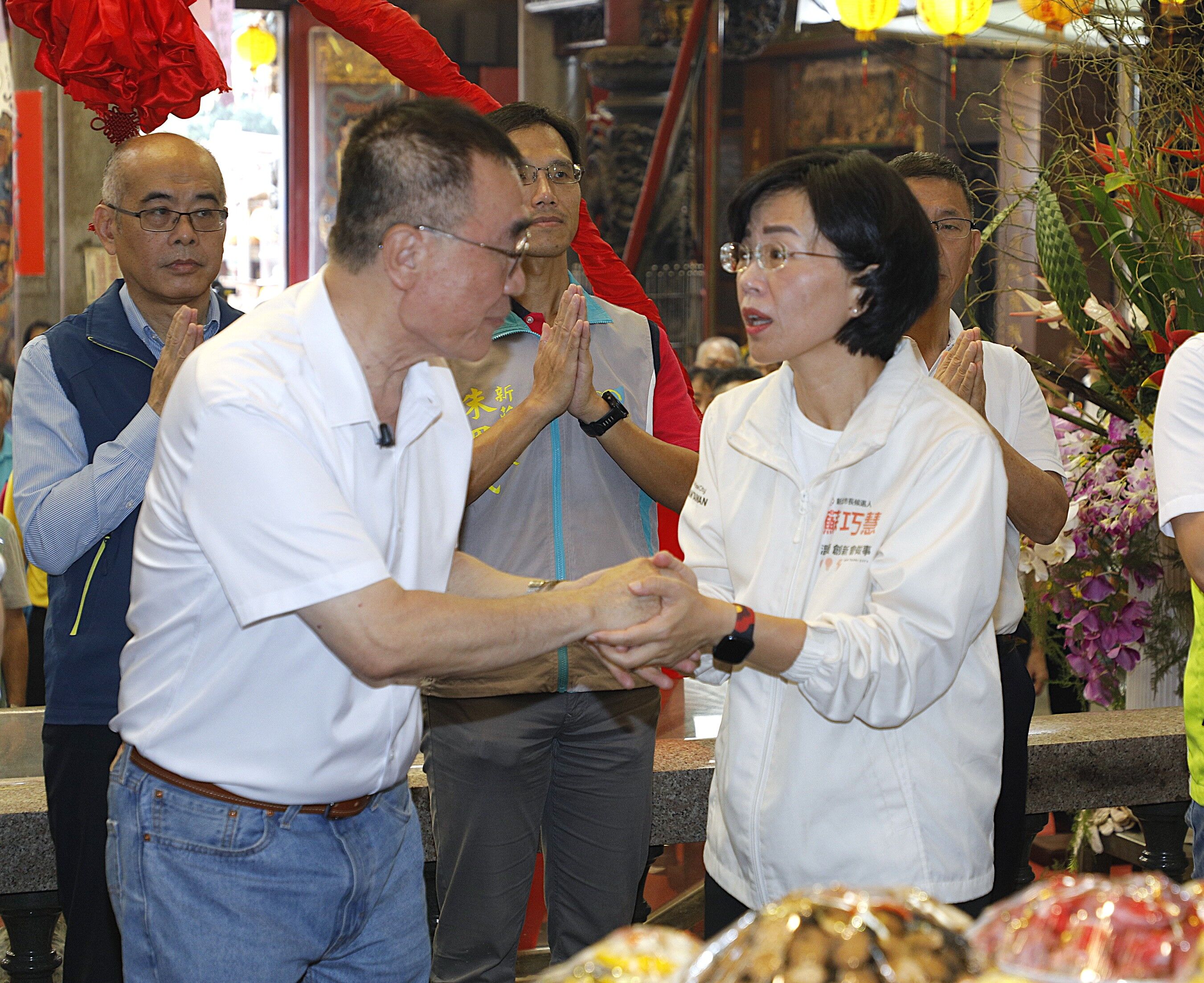 ▲▼國、民兩黨心北市長候選人李四川、蘇巧慧10日不約而同前往新莊地藏庵，參加地藏王菩薩聖誕典禮三獻禮法會。（圖／記者湯興漢攝）