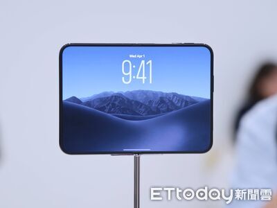 蘋果首款摺疊手機 iPhone Duo 正式發表！一秒變身小 iPad