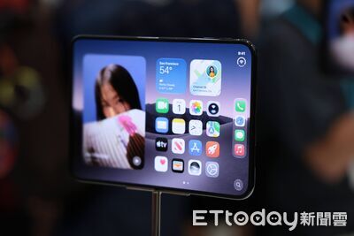 闊氣!這公司送員工「每人一台」iPhone Duo 實習生也能拿