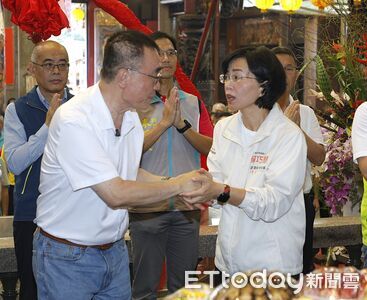 昨隔空互酸！今與李四川同框拜廟互動少　蘇巧慧：行程重疊很常見