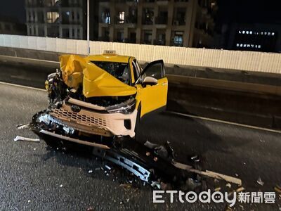市民高架深夜車禍！小黃追撞路肩施工車　運將「一時恍神」送醫