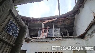 屋頂破洞牆壁歪了！基隆廢棄空屋成危樓　市府限期拆除