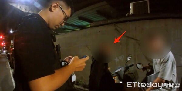 ▲▼被害黃男赴鴻門宴遭債主押上車，黃男被帶到樹林區千歲路一帶，警方循線找到被害黃男（箭頭）並逮捕看管的黃嫌（白衣）             。（圖／記者陳以昇翻攝）