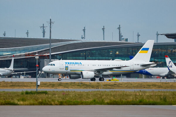 ▲ 烏克蘭總統澤倫斯基（Volodymyr Zelenskiy）8日搭機抵達挪威加勒穆恩（Gardermoen），準備出席哈拉德國王（King Harald）的葬禮。（圖／路透）
