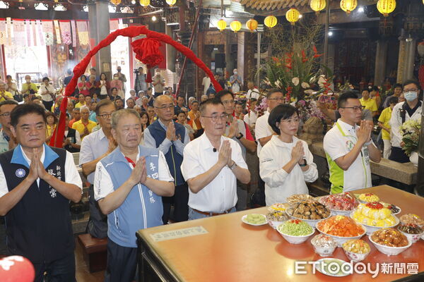 ▲▼國、民兩黨心北市長候選人李四川、蘇巧慧10日不約而同前往新莊地藏庵，參加地藏王菩薩聖誕典禮三獻禮法會。（圖／記者湯興漢攝）