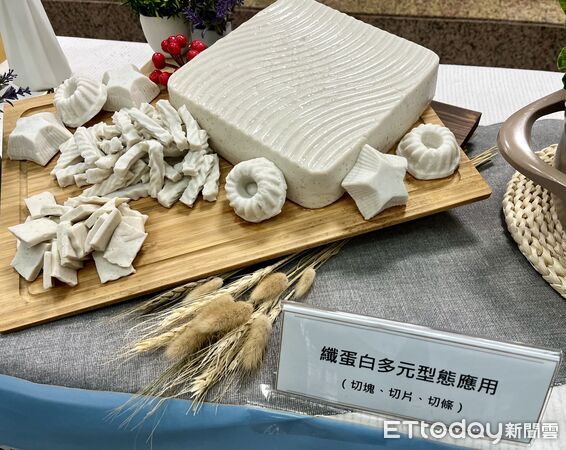 ▲▼畜試所歷經5年研發，將高鹽鹹蛋白變身含纖蛋白食品新素材，也是健身好選擇。（圖／記者許敏溶攝）