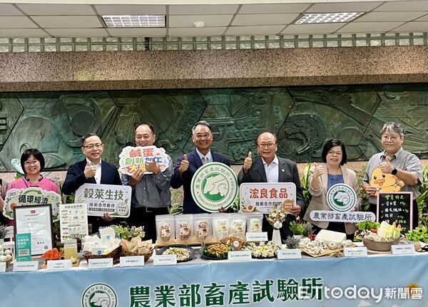 ▲▼畜試所歷經5年研發，將高鹽鹹蛋白變身含纖蛋白食品新素材，也是健身好選擇。（圖／記者許敏溶攝）