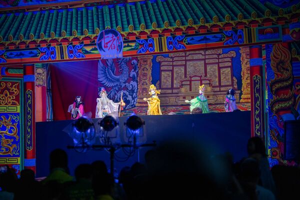 ▲古都木偶戲劇團相隔8年，在同一天再次演出《府城傳奇－戰火波瀾》，以布袋戲呈現台南在地歷史。（主辦單位：潘俊霖拍攝，下同）