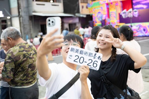 ▲古都木偶戲劇團相隔8年，在同一天再次演出《府城傳奇－戰火波瀾》，以布袋戲呈現台南在地歷史。（主辦單位：潘俊霖拍攝，下同）
