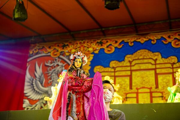 ▲古都木偶戲劇團相隔8年，在同一天再次演出《府城傳奇－戰火波瀾》，以布袋戲呈現台南在地歷史。（主辦單位：潘俊霖拍攝，下同）