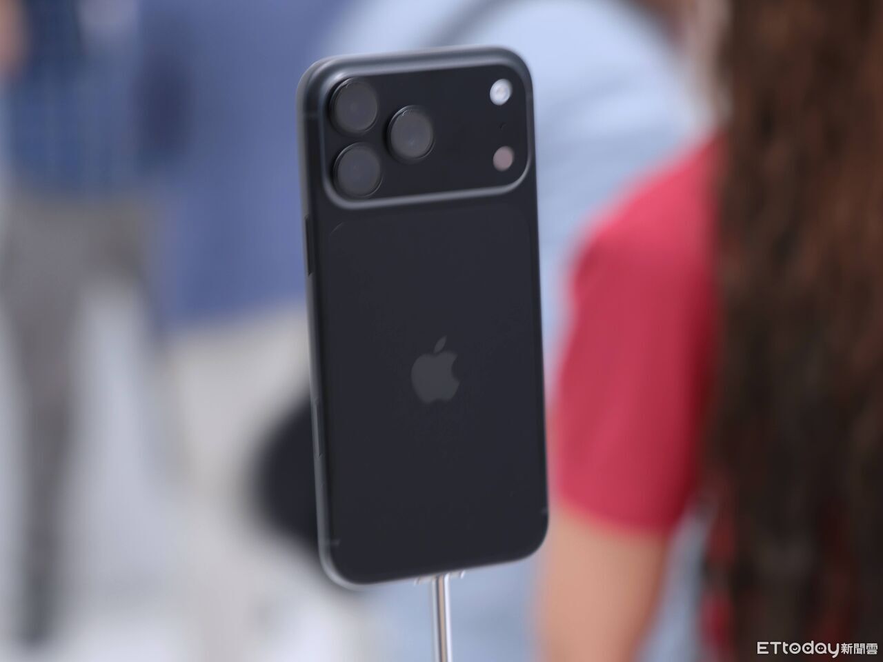 ▲▼      iPhone18,iPhone Duo       。（圖／記者蘇晟彥攝）
