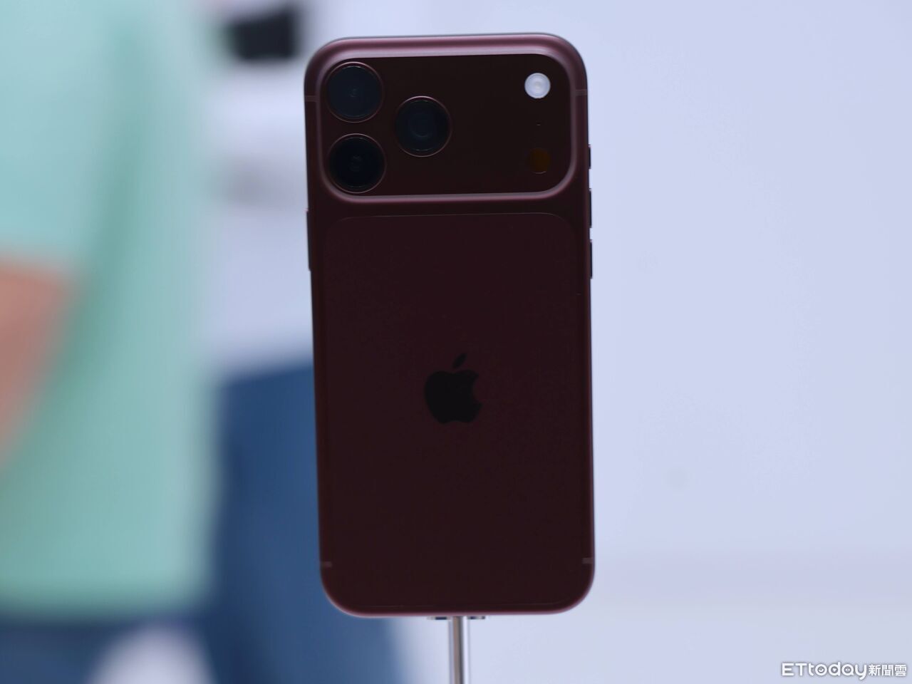 ▲▼      iPhone18,iPhone Duo       。（圖／記者蘇晟彥攝）