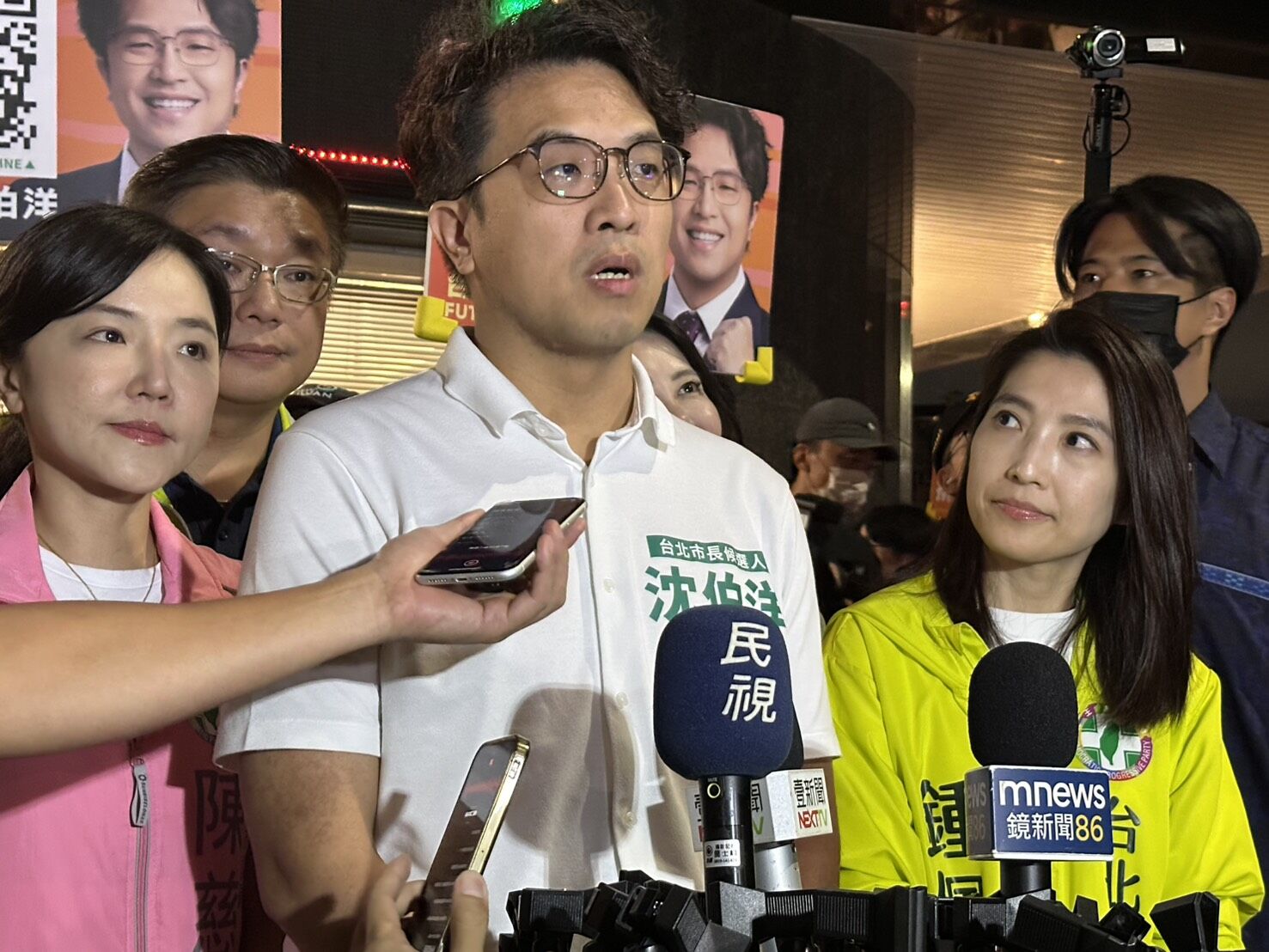 ▲▼民進黨台北市長參選人、立委沈伯洋至石牌商城掃街拜票。（圖／記者詹詠淇攝）