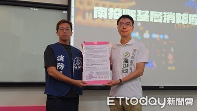 消權會辦理殉職勇消伍程嶸追思儀式 温世政簽署消防改革承諾書