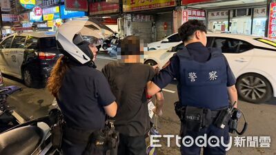 70歲翁獨自下山吃飯體力不支倒路旁　基隆警暖心載返家