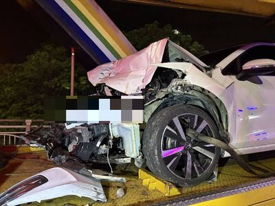 緩撞車奏效！國道開「輔駕」追撞車頭爛毀　駕駛毫髮無傷