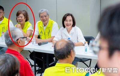 獨／雙軌挺？賴瑞隆後援總會長「轉身合照柯志恩」　兩陣營回應了