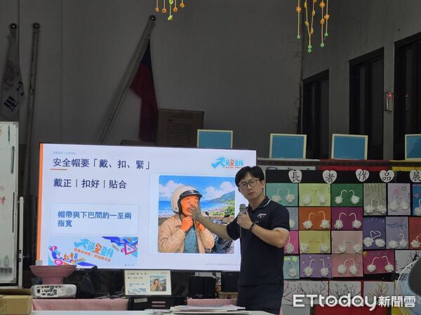 ▲功分局員警前往成功鎮麒麟文化健康站宣導高齡交通安全。（圖／記者楊晨東翻攝）