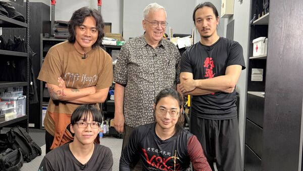 喬瑟夫父親離世後首度抱媽媽！坦言過去完全不敢 吐露傳統家庭心結