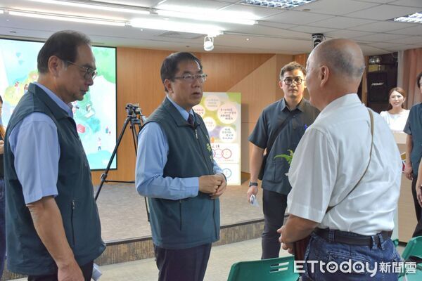 ▲台南市政府舉辦「生命重啟・救在當下」緊急救護成果發表暨重生感恩記者會,邀請康復者與當年參與搶救的救護及醫療人員重逢。(記者林東良翻攝,下同)