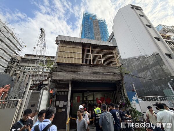 民權東路「都更孤島」地面塌陷　屋主現身曝不重建理由