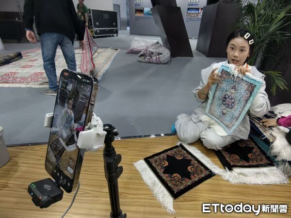 ▲▼  2026服貿會、台灣館、伊朗館、波斯地毯           。（圖／記者任以芳攝）