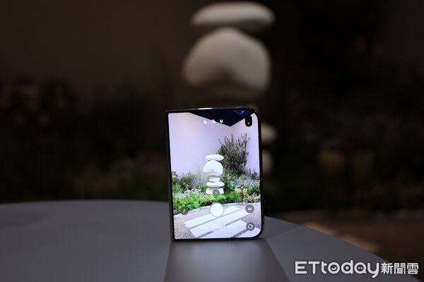 看完 iPhone Duo 發表無感？三星 Galaxy Z Fold8 摺疊機買氣反增 10%