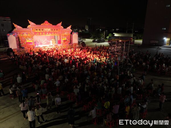 ▲▼   台化、南亞及台塑公司聯合贊助明華園戲劇總團公演暨廠鄉一家親活動  。（圖／台塑企業提供）