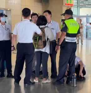 女餘額不足遭攔「咆哮推倒站務員」　台鐵譴責：協助提告