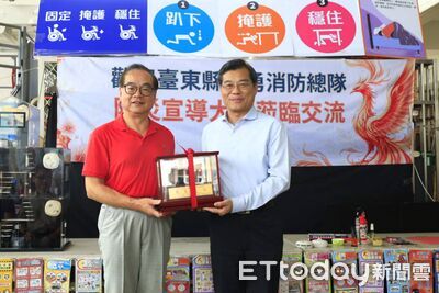 透明屋實測火災煙流！台南、台東消防交流　破解濕毛巾逃生迷思