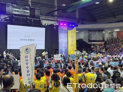 李四川首場造勢！塞爆板橋體育館　競選歌曝光、3款T恤藏巧思開賣