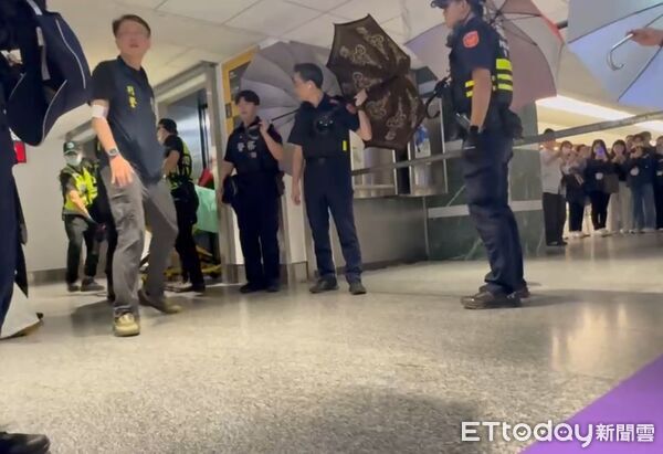 ▲▼桃機驚爆挾持案!國泰航空實習生遭「持刀控制」。(圖/桃園機場記者協會提供)