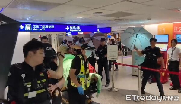 ▲▼桃機驚爆挾持案！國泰航空實習生遭「持刀控制」。（圖／桃園機場記者協會提供）
