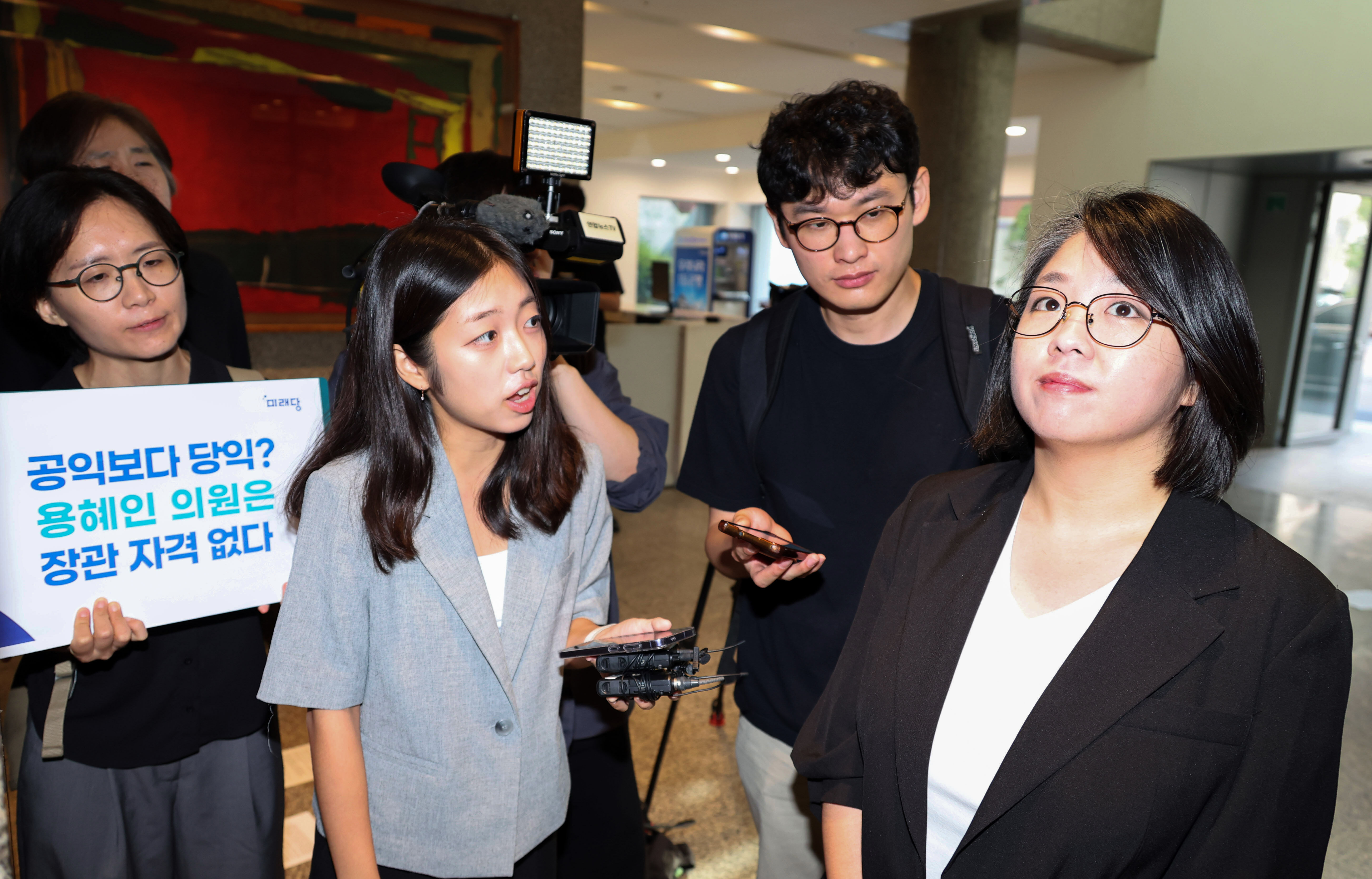 ▲▼外界質疑「黨意凌駕民意」，認為龍慧仁沒有資格身兼部長。（圖／達志影像）
