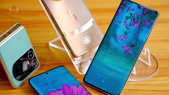▲▼在北韓販售的「青松」品牌折疊式智慧型手機。（圖／朝鮮中央電視台）
