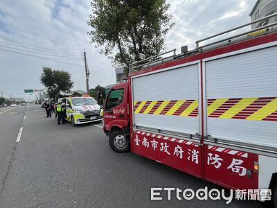 快訊/台南麻豆驚傳男子持刀隨機砍人!2婦受傷 警連開2槍制伏