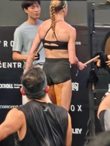 HYROX女選手「大便失禁」堅持完賽奪冠！同場選手踩到排泄物打滑
