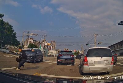 男開車肇事...擔心前晚酒精未退棄車狂奔險遭撞　白忙一場！