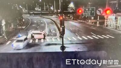 汐止轎車追撞翻滾!肇事車2男1女落跑躲空地 駕駛唾液快篩陽