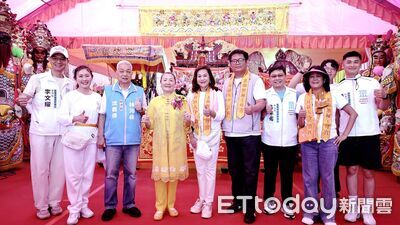 王母娘娘首度遶境賜福基隆 邱佩琳陪信眾祈求國泰民安