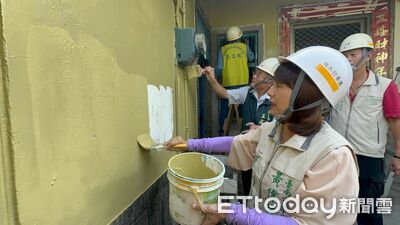 台南做工行善團兵分兩路修屋! 專業志工接力替弱勢家庭擋風雨