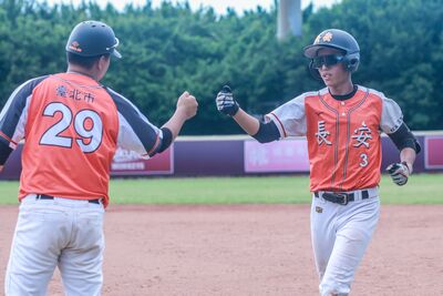 桃園盃/長安火力全開闖冠軍戰!單局4分奠勝基 8比1扣倒重慶