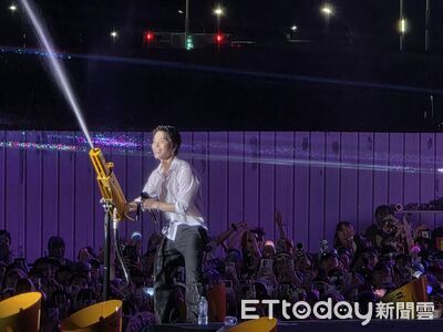 SEVENTEEN夯曲跳到脫掉!DINO全濕寵粉狂安可:我們完整體再來高雄