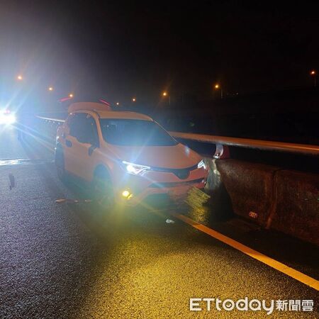 國5深夜離奇車禍！轎車撞護欄 駕駛墜8米高橋下喪命