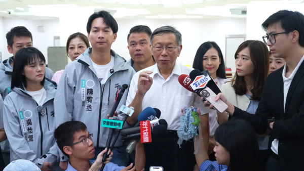 ▲柯文哲13日上午出席民眾黨台北市議員陳宥丞舉辦的「聚眾出擊」Laser Tag鐳射對戰賽，並於會受訪。（圖／民眾黨提供）
