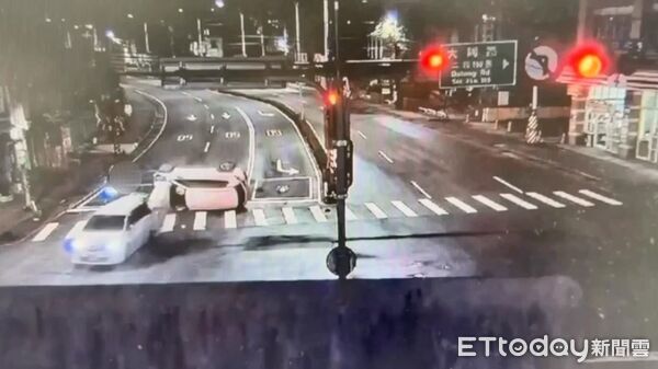 汐止轎車追撞翻滾！肇事車2男1女落跑躲空地 駕駛唾液快篩陽