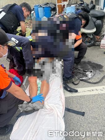 ▲▼ 台南麻豆區驚傳隨機砍人案,警方連開2槍將人壓制。(圖/記者林東良翻攝,下同)