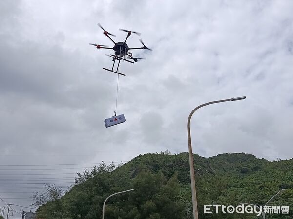 ▲基隆核安演習首度納無人機送藥。（圖／記者郭世賢翻攝）